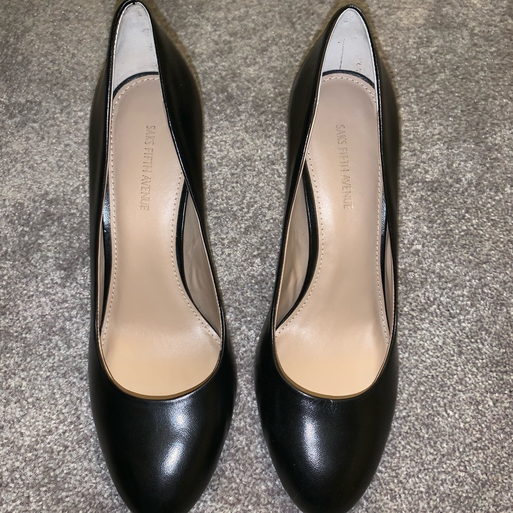Saks Fifth Avenue Benni Pump